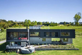 Hermoso alojamiento en el lago con piscina y playa en Panguipulli